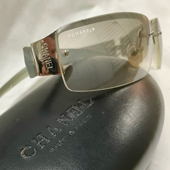 CHANEL Frameless sunglasses - Picture 5 of 7